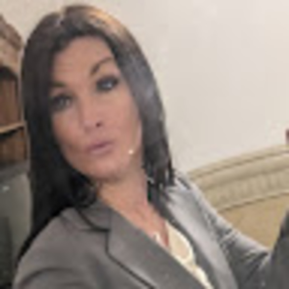 Meet your Posher, Sarah - Picture 1 of 1